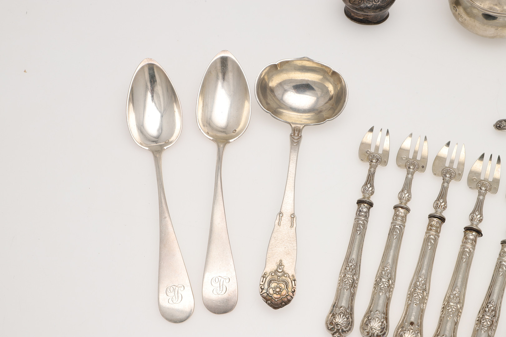 A MIXED LOT OF CONTINENTAL SILVER. - Image 2 of 11