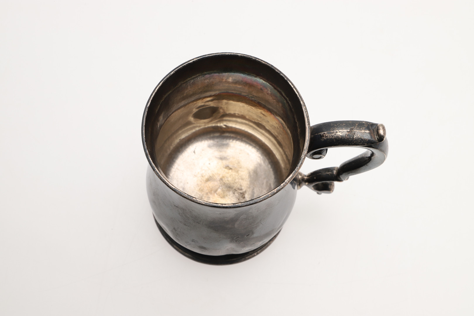 A GEORGE II SILVER MUG. - Bild 4 aus 4