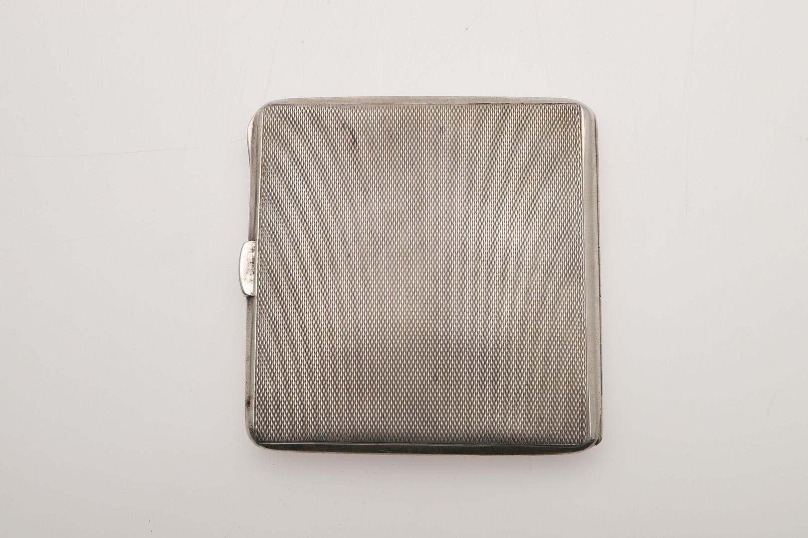 AN EARLY 20TH CENTURY SILVER CIGARETTE CASE. - Image 2 of 4