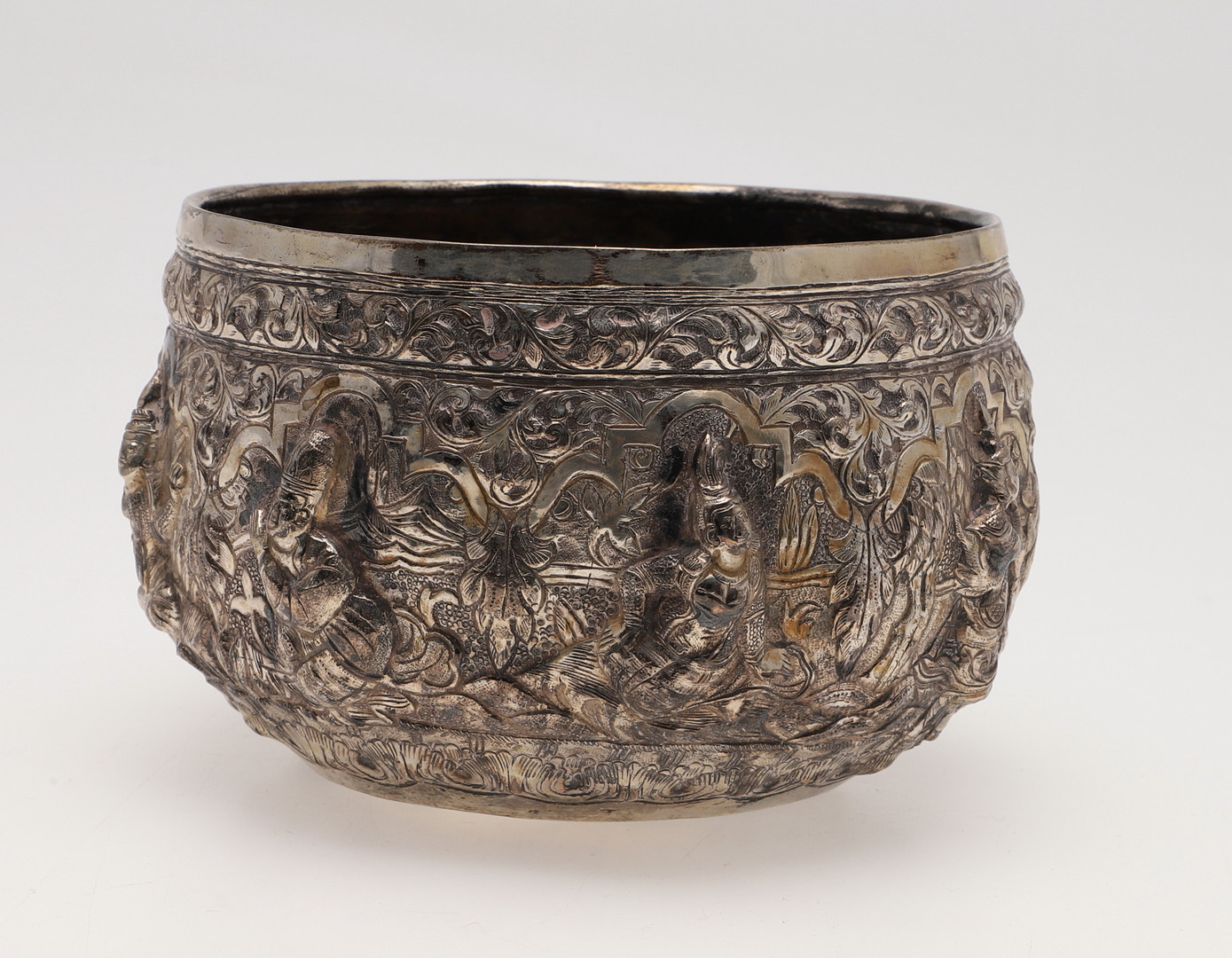 A LATE 19TH/ EARLY 20TH CENTURY INDIAN/ BURMESE SILVER RICE BOWL. - Image 2 of 5