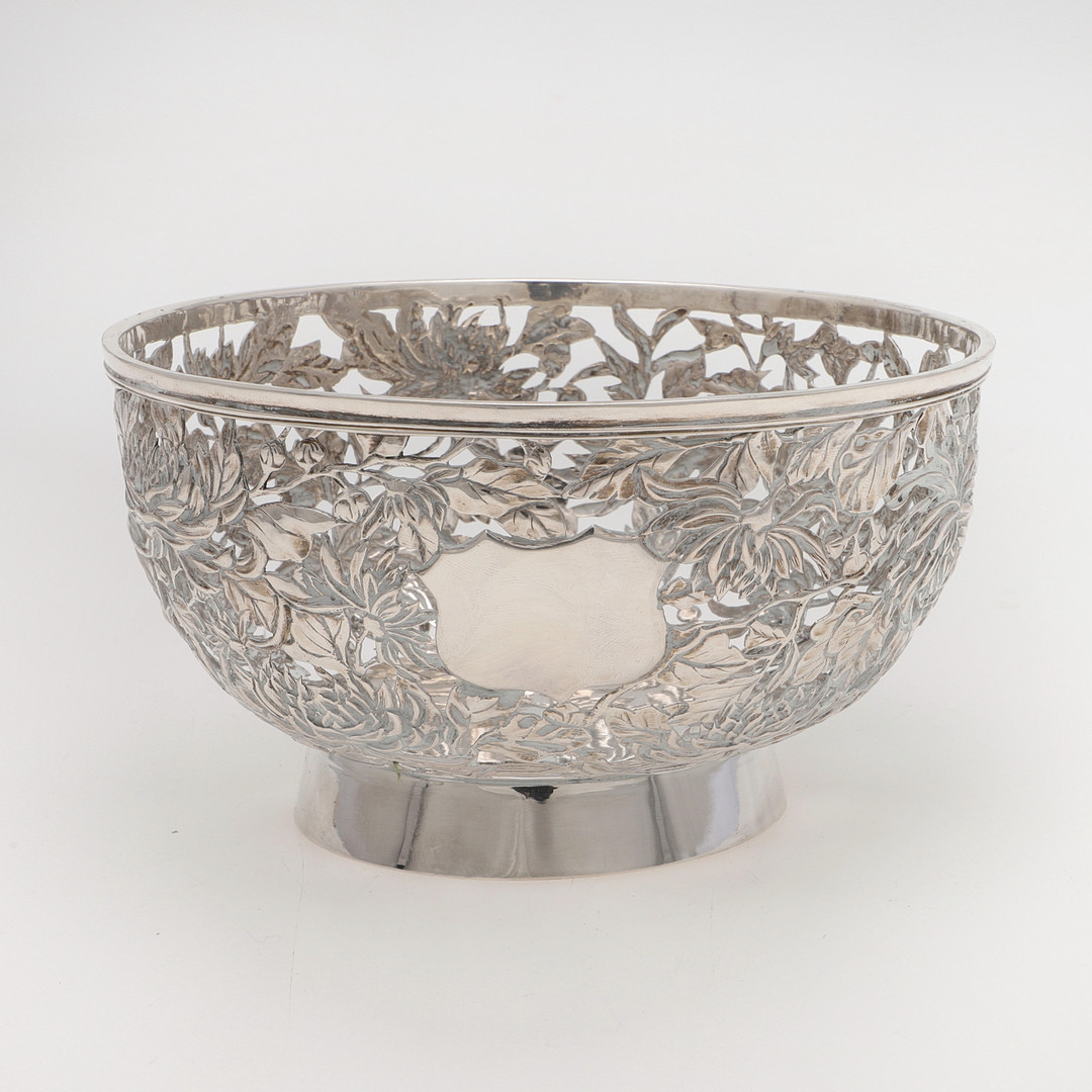 A LATE 19TH/ EARLY 20TH CENTURY CHINESE SILVER ROSE BOWL. - Image 2 of 6