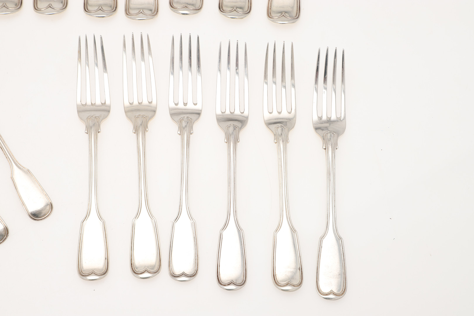 A MATCHED PART-CANTEEN OF FIDDLE & THREAD PATTERN SILVER FLATWARE. - Image 6 of 12