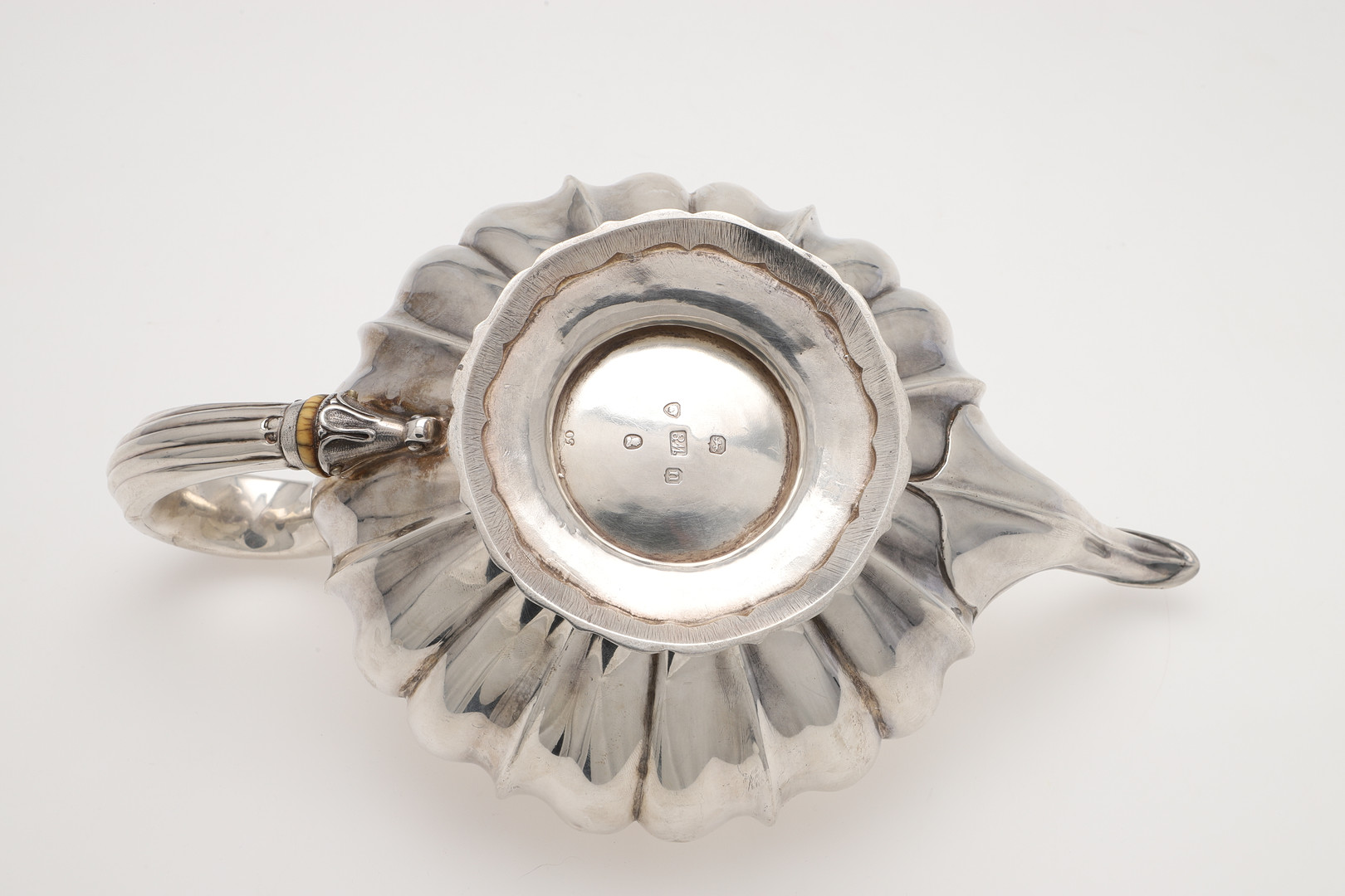 A GEORGE IV SILVER TEA POT. - Image 6 of 6