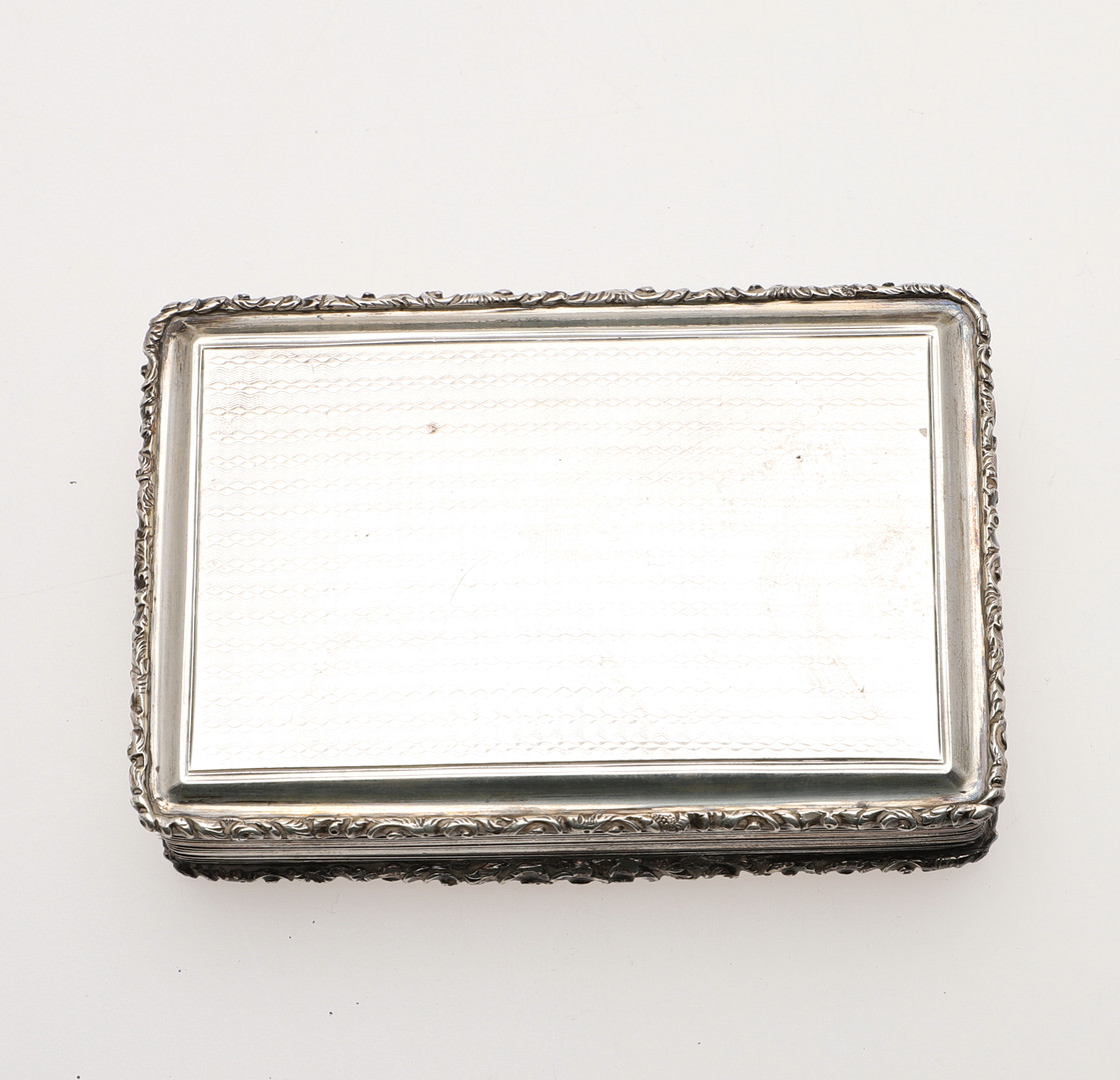 A LATE VICTORIAN SNUFF BOX. - Bild 4 aus 6