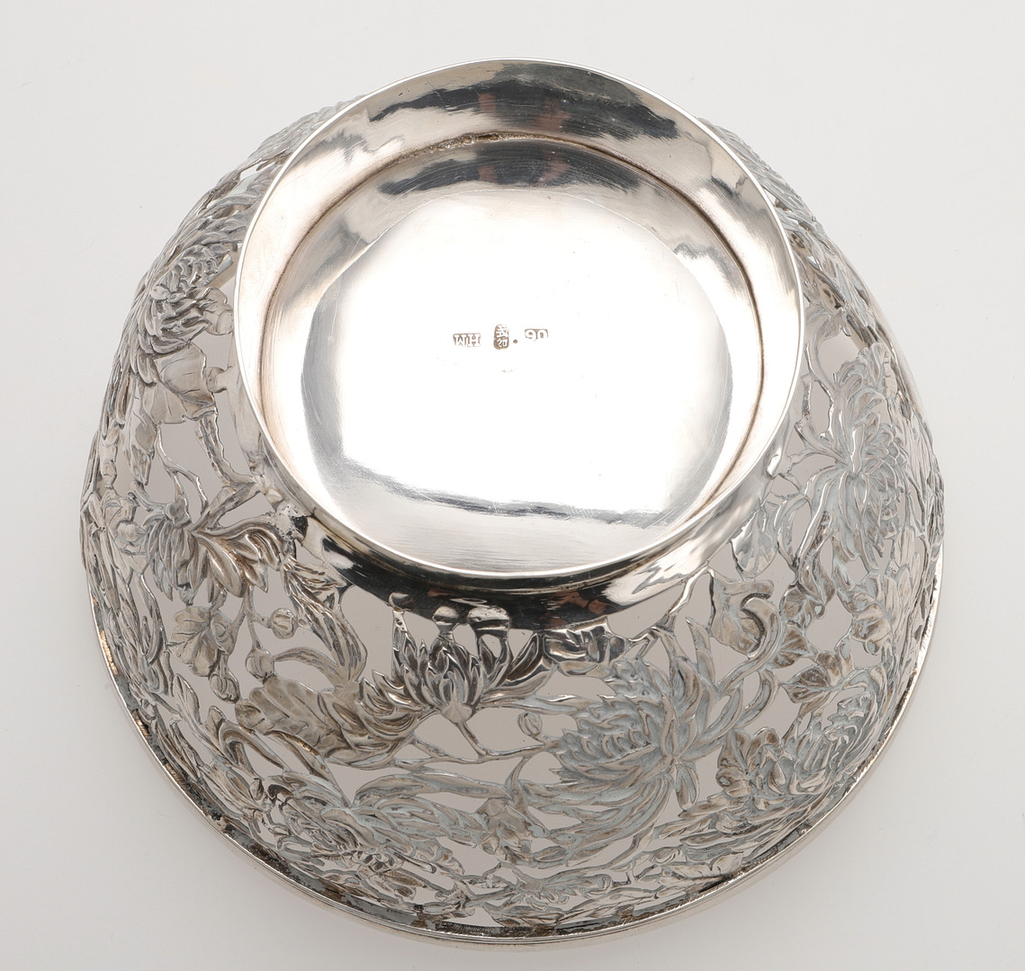 A LATE 19TH/ EARLY 20TH CENTURY CHINESE SILVER ROSE BOWL. - Image 5 of 6