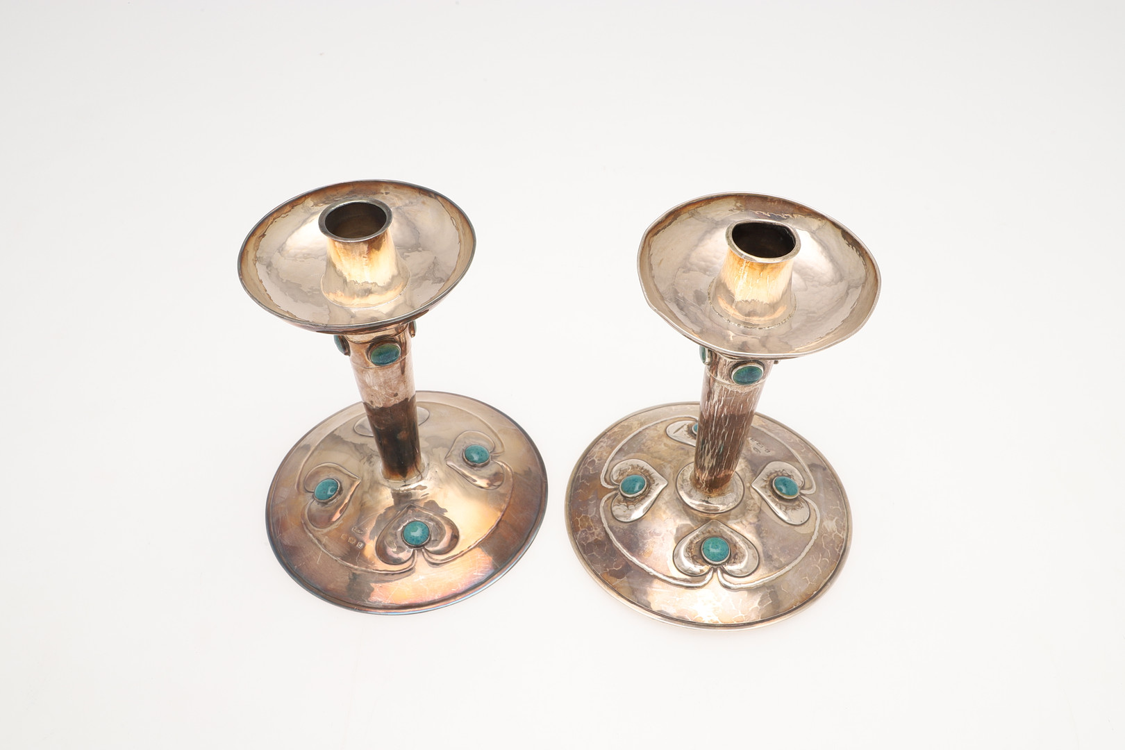 A PAIR OF EDWARDIAN ARTS & CRAFTS SILVER CANDLESTICKS, BY A. E. JONES. - Image 2 of 6