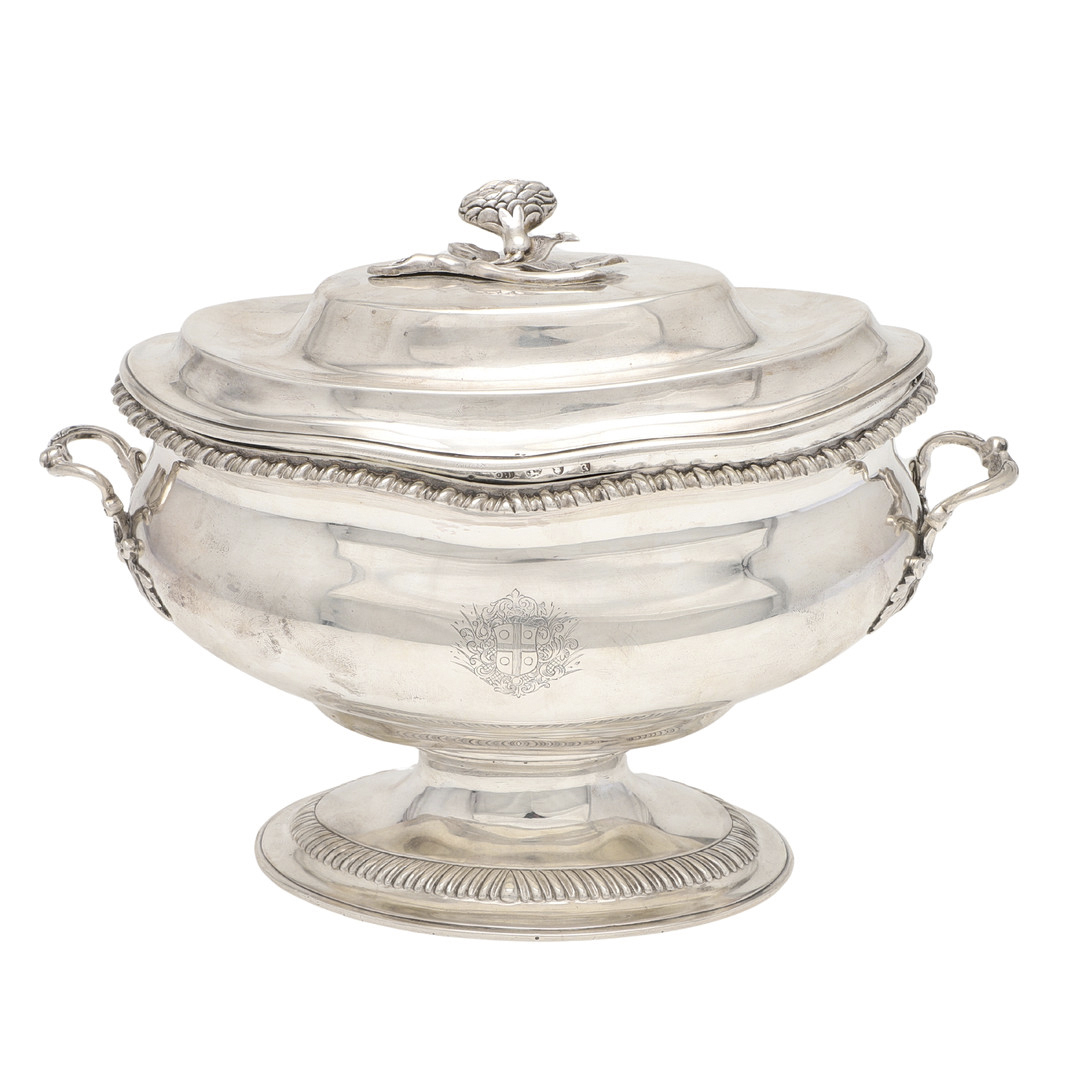 A GEORGE III SILVER SOUP TUREEN & COVER.