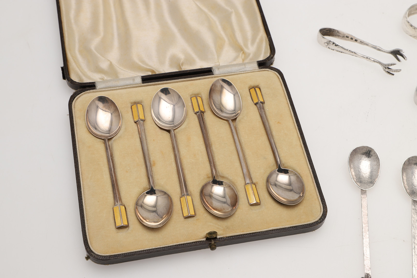 A GEORGE V CASED SET OF SIX ART-DECO SILVER & ENAMEL TEA/ COFFEE SPOONS. - Image 2 of 7