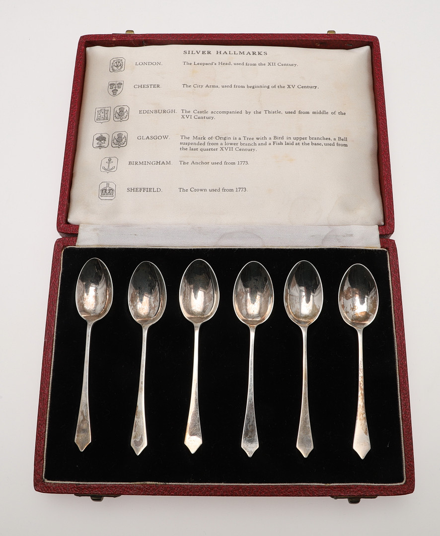 SEVEN VARIOUS CASED SETS OF SILVER FLATWARE & CUTLERY. - Image 6 of 29