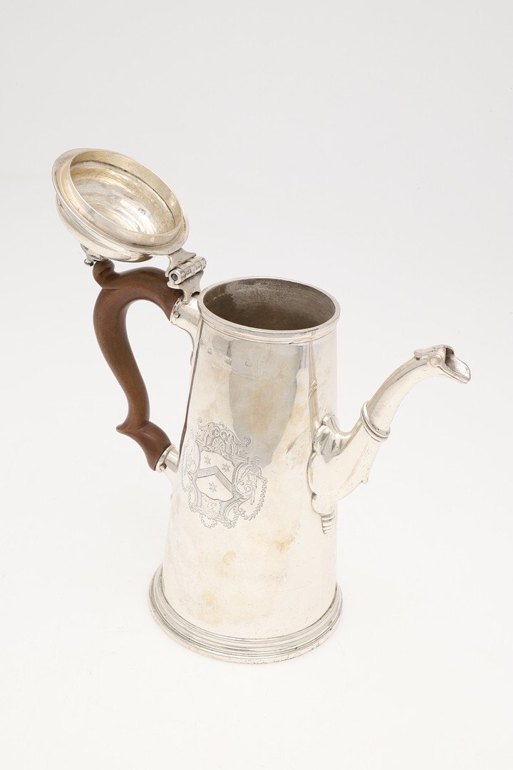 A GEORGE II SILVER COFFEE POT. - Image 3 of 5