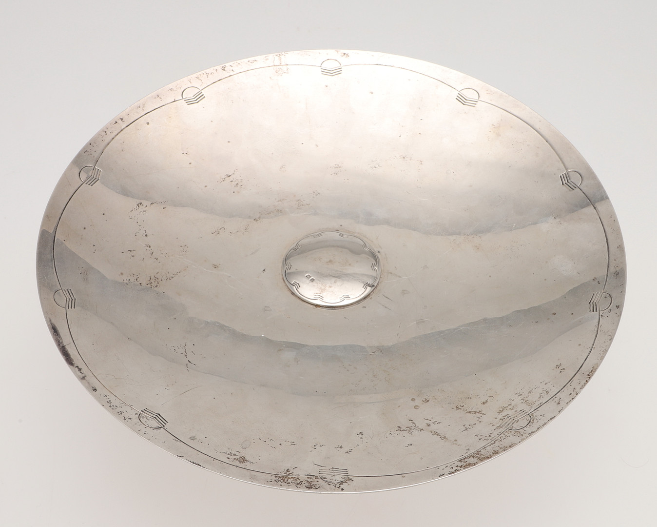 AN EARLY 20TH CENTURY SILVER PEDESTAL DISH OR TAZZA. - Image 2 of 6
