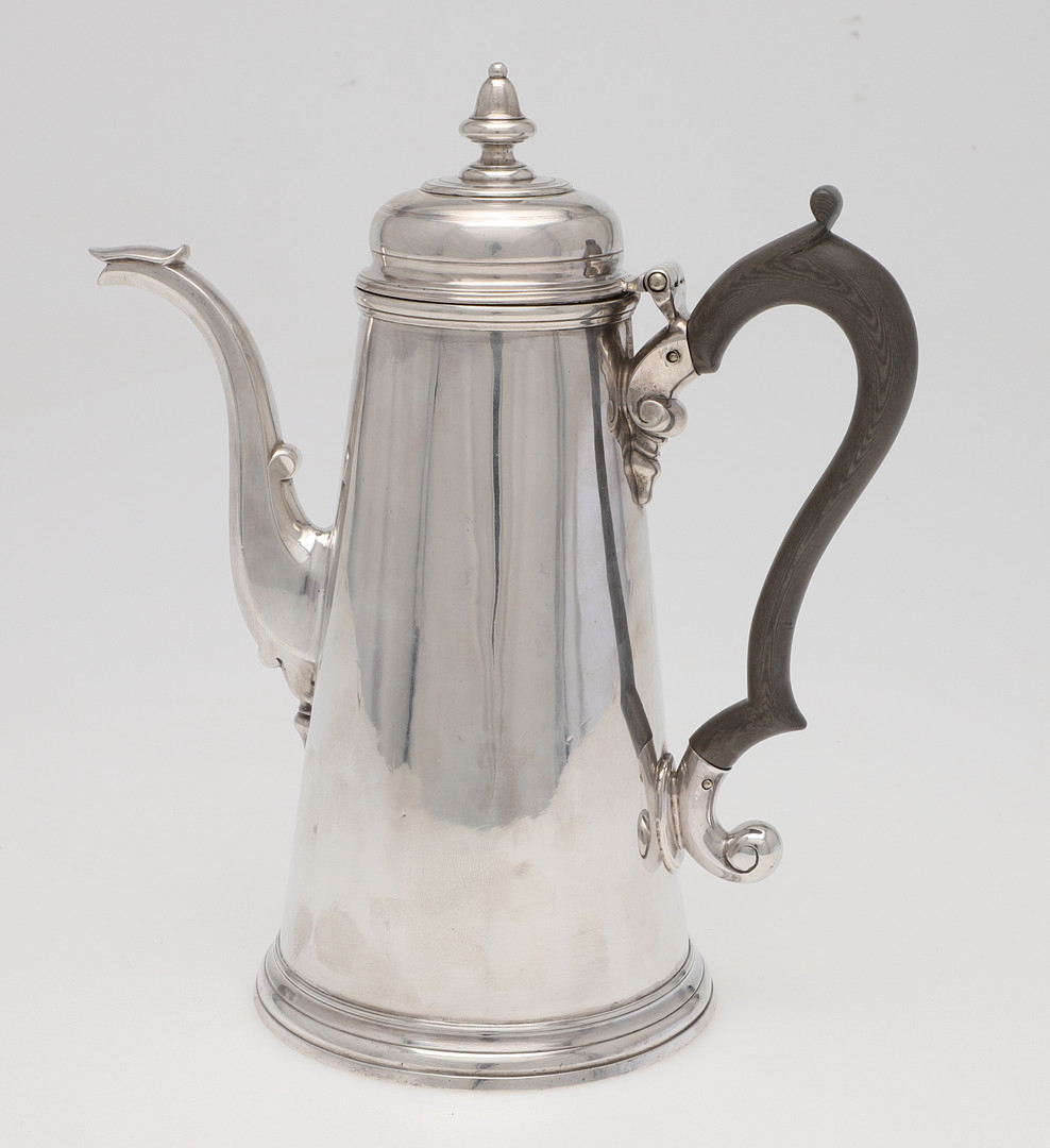 A GEORGE II WEST-COUNTRY PROVINCIAL SILVER CHOCOLATE POT. - Image 3 of 5