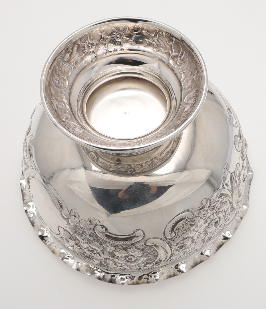 A LATE VICTORIAN EMBOSSED SILVER ROSE BOWL. - Image 5 of 5