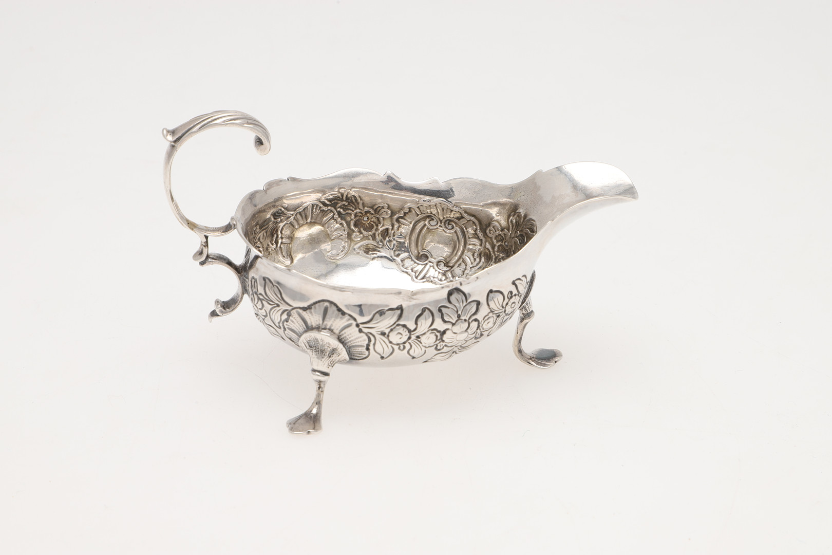 A GEORGE III SILVER SAUCE BOAT. - Image 2 of 4