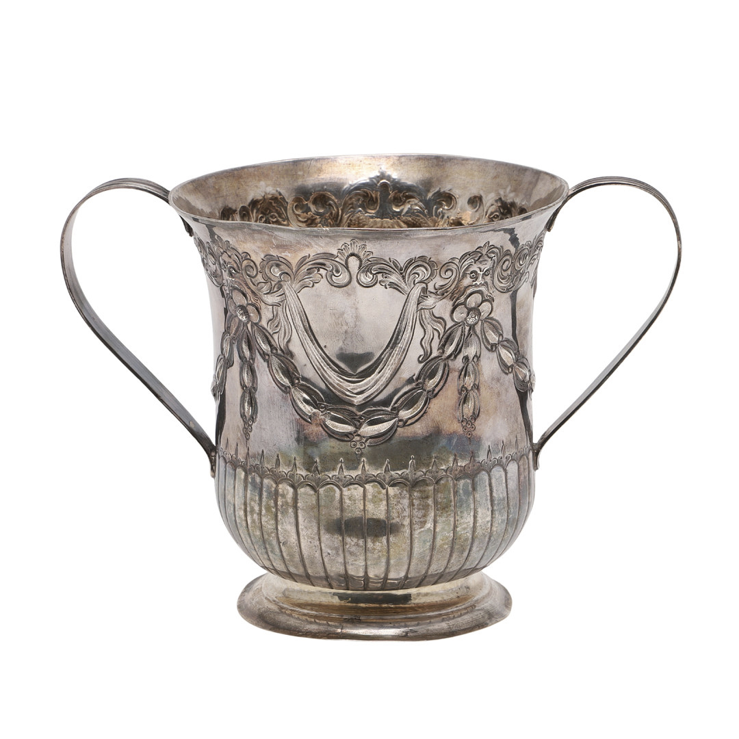 A GEORGE III SILVER TWO-HANDLED CUP OR PORRINGER.