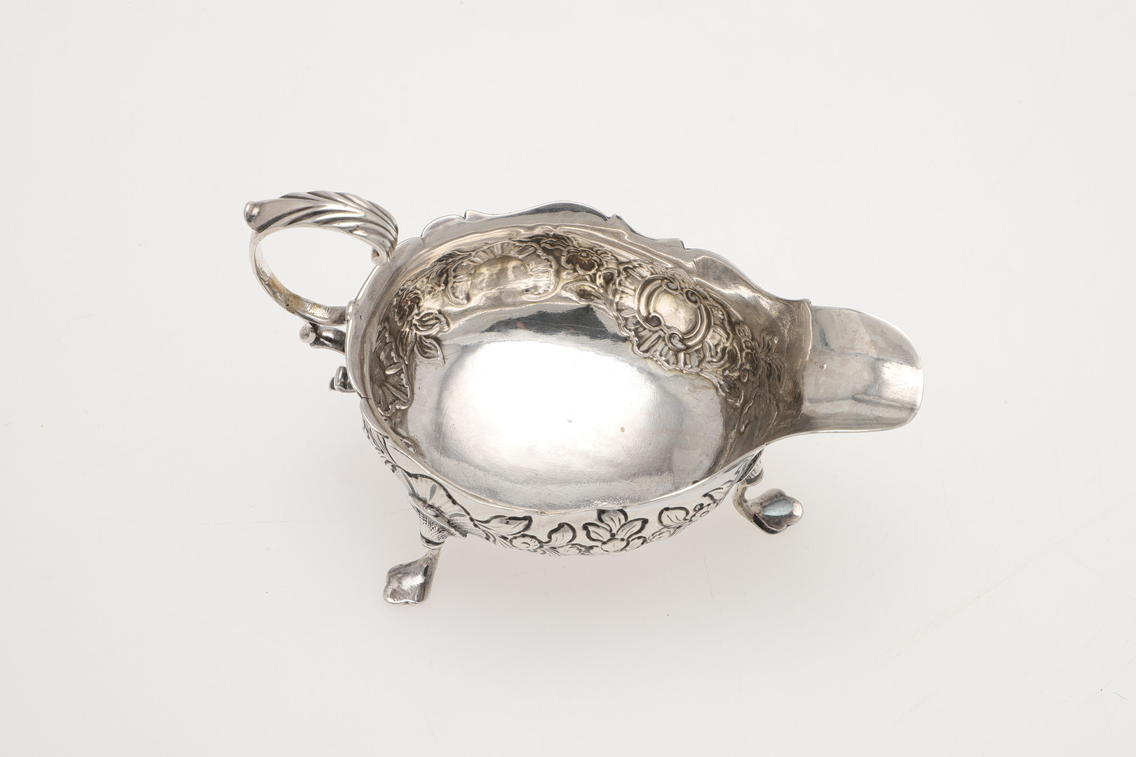 A GEORGE III SILVER SAUCE BOAT. - Image 3 of 4