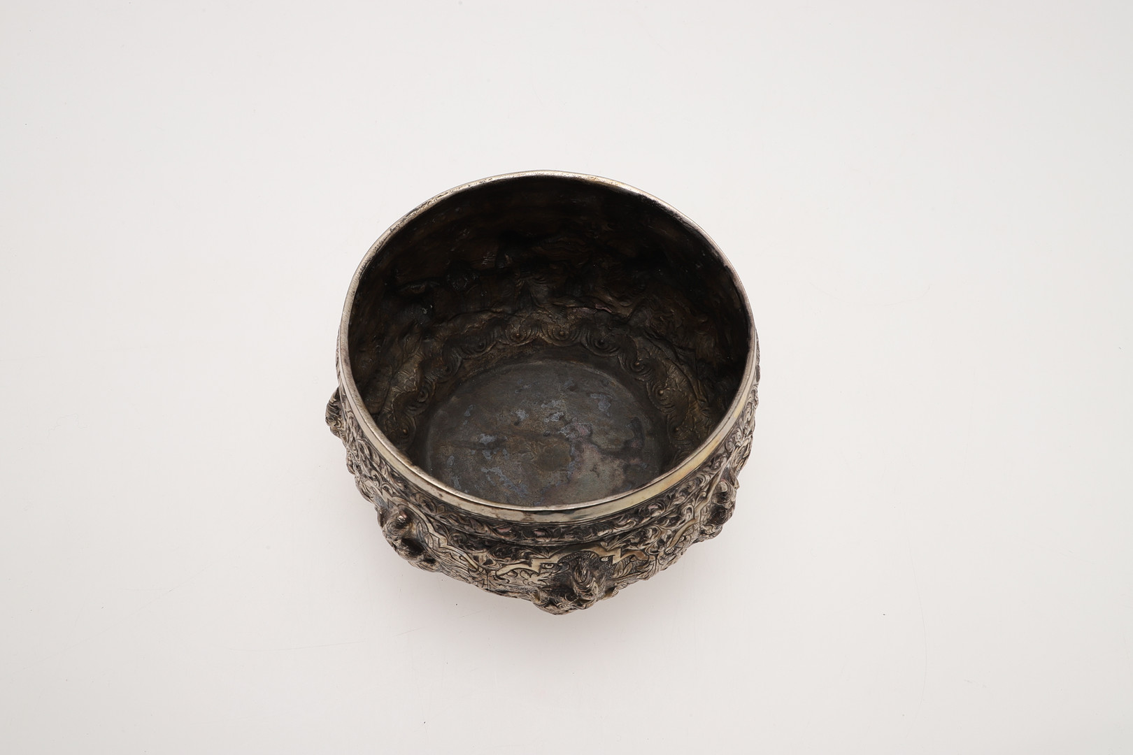 A LATE 19TH/ EARLY 20TH CENTURY INDIAN/ BURMESE SILVER RICE BOWL. - Image 3 of 5