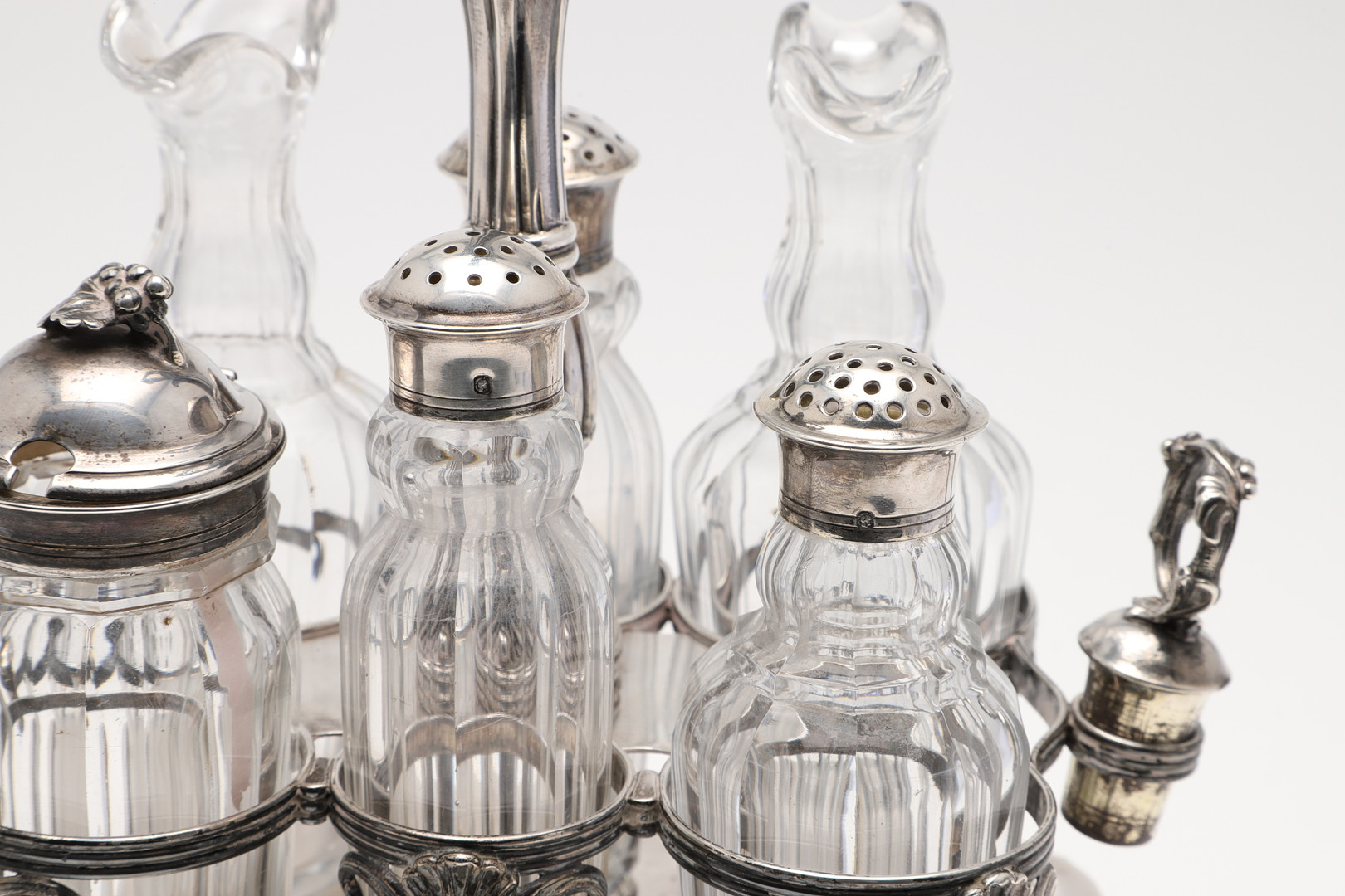 A 19TH CENTURY FRENCH SILVER CRUET FRAME. - Image 5 of 5
