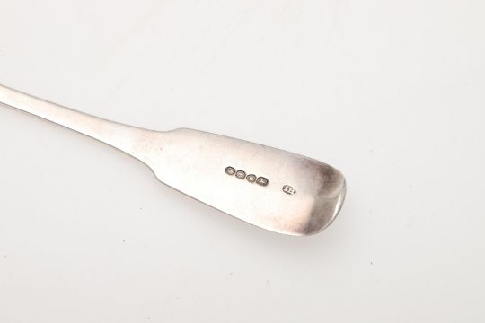 AN EARLY VICTORIAN SILVER BASTING OR SERVING SPOON. - Image 3 of 3