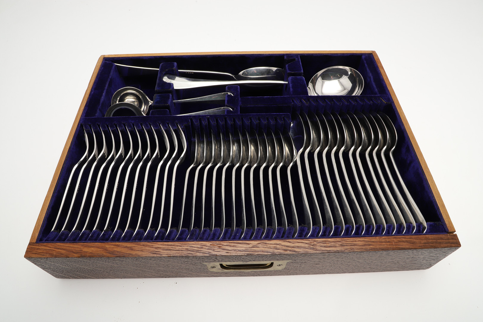 A CASED GEORGE V PART-CANTEEN OF SILVER FLATWARE & CUTLERY. - Image 18 of 24
