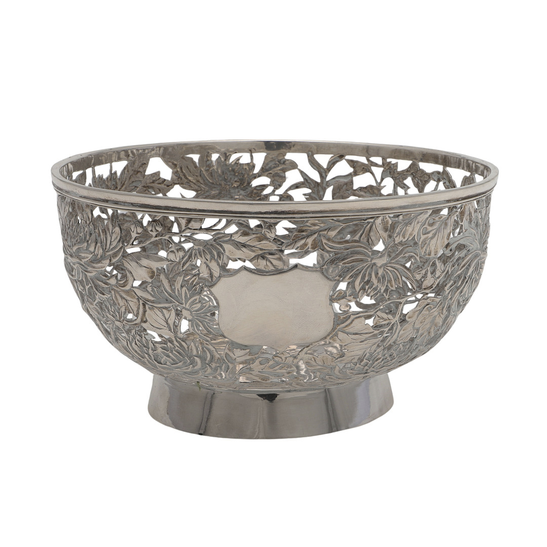 A LATE 19TH/ EARLY 20TH CENTURY CHINESE SILVER ROSE BOWL.