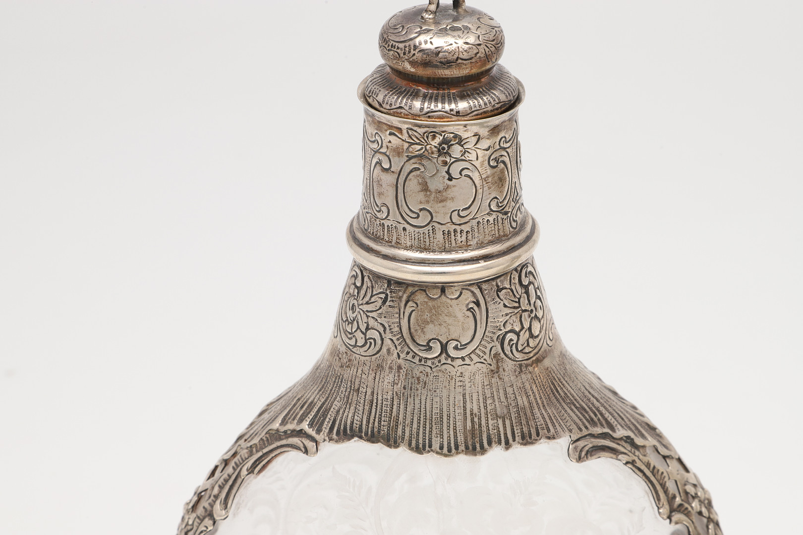 A PAIR OF LATE 19TH/ EARLY 20TH CENTURY GERMAN SILVER MOUNTED DECANTERS. - Image 4 of 13