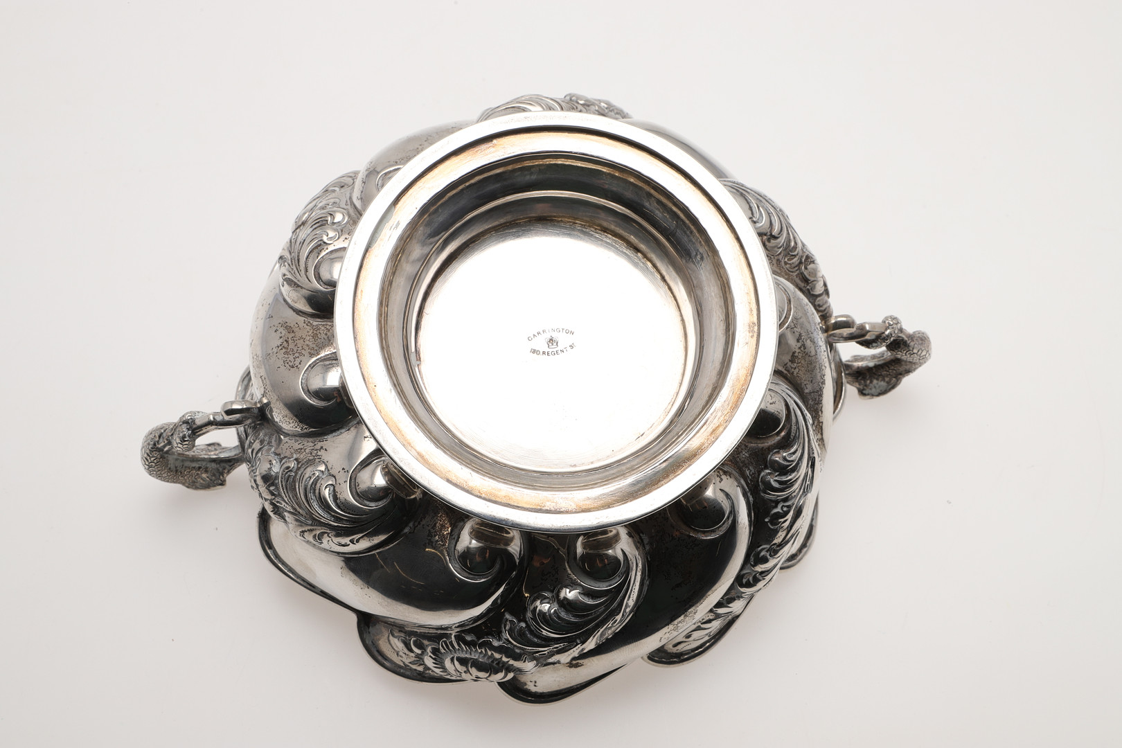 A LATE VICTORIAN TWO-HANDLED SILVER BOWL. - Image 4 of 5