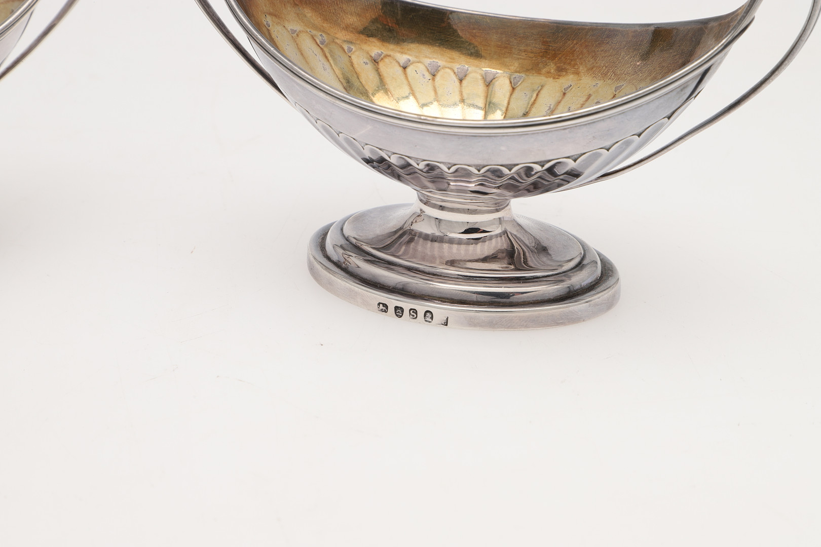 A PAIR OF GEORGE III SILVER PEDESTAL SALTS. - Image 4 of 7