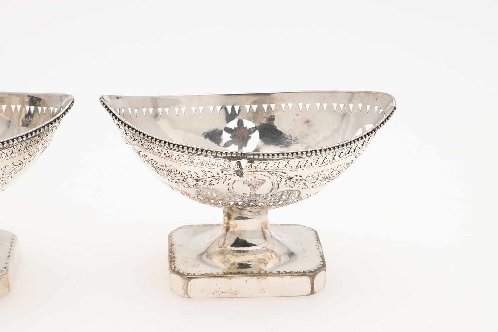 A PAIR OF GEORGE III SILVER SALTS, BY HESTER BATEMAN. - Image 3 of 7