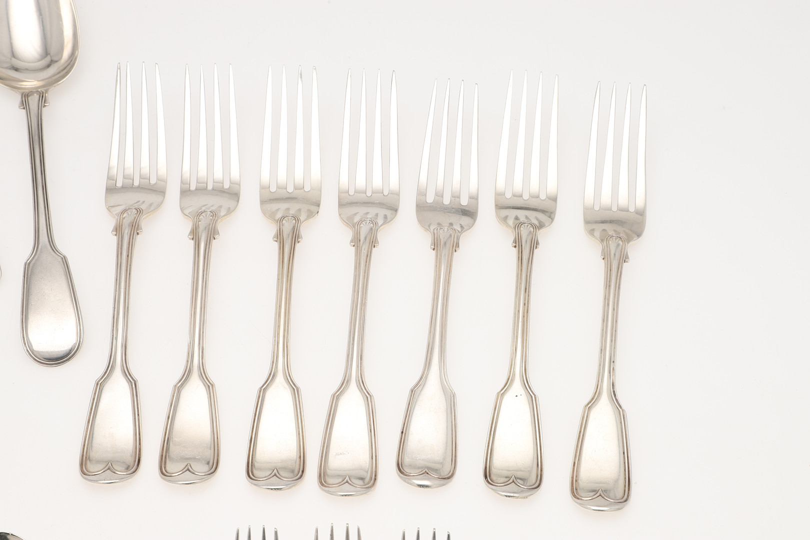 A MATCHED PART-CANTEEN OF FIDDLE & THREAD PATTERN SILVER FLATWARE. - Image 4 of 12