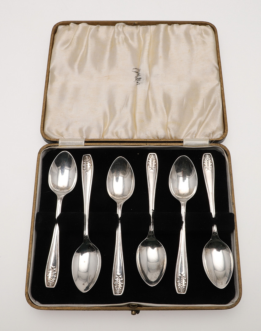 SEVEN VARIOUS CASED SETS OF SILVER FLATWARE & CUTLERY. - Image 11 of 29