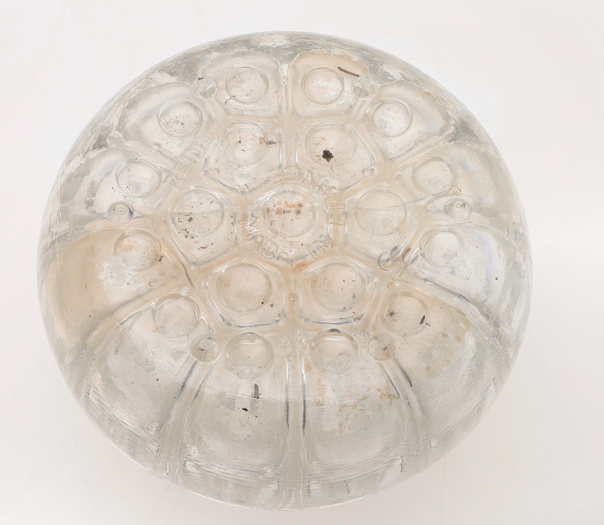 A LATE 19TH/ EARLY 20TH CENTURY CONTINENTAL GLASS MOUNTED SILVER TABLE DECORATION. - Image 6 of 6