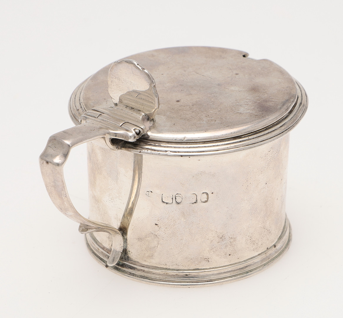 A GEORGE IV SILVER DRUM-SHAPED MUSTARD POT. - Image 3 of 5