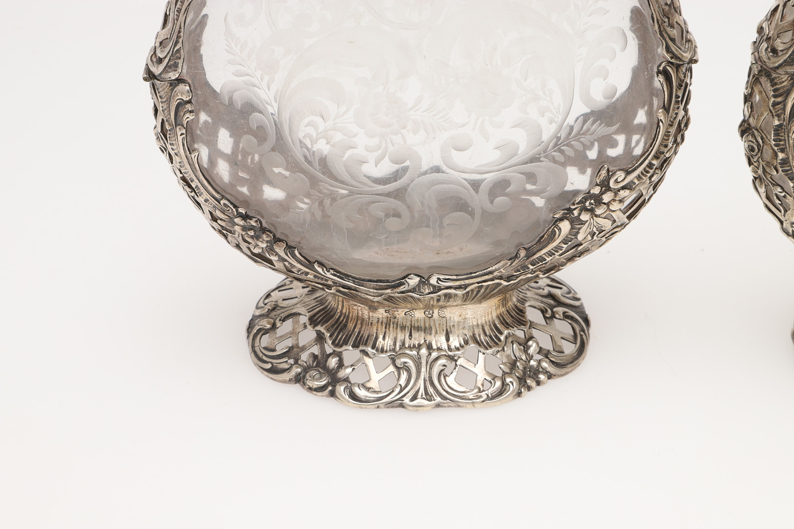 A PAIR OF LATE 19TH/ EARLY 20TH CENTURY GERMAN SILVER MOUNTED DECANTERS. - Image 5 of 13