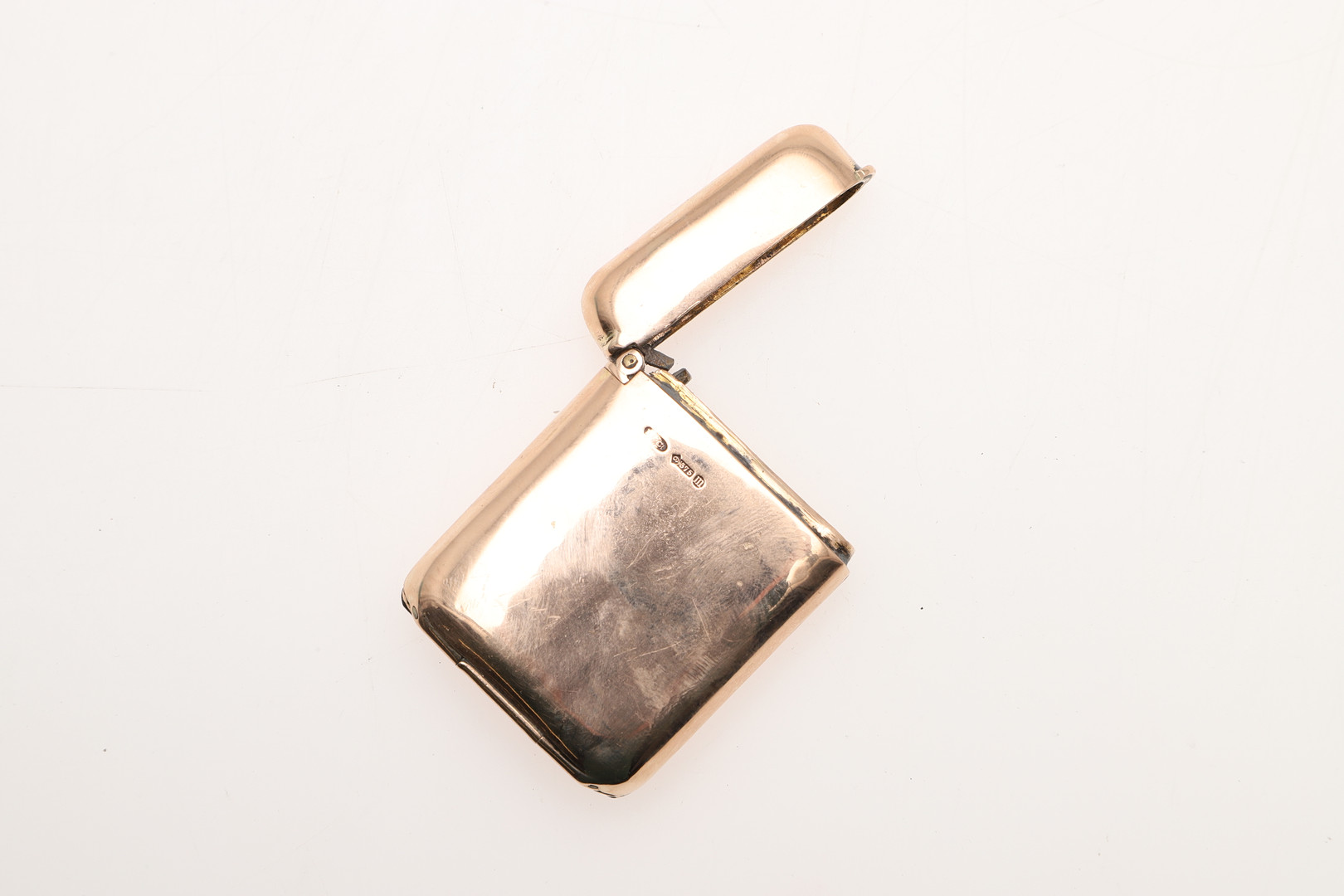 AN EDWARDIAN 9CT. GOLD VESTA CASE, BY OMAR RAMSDEN & ALWYN CARR. - Image 3 of 3