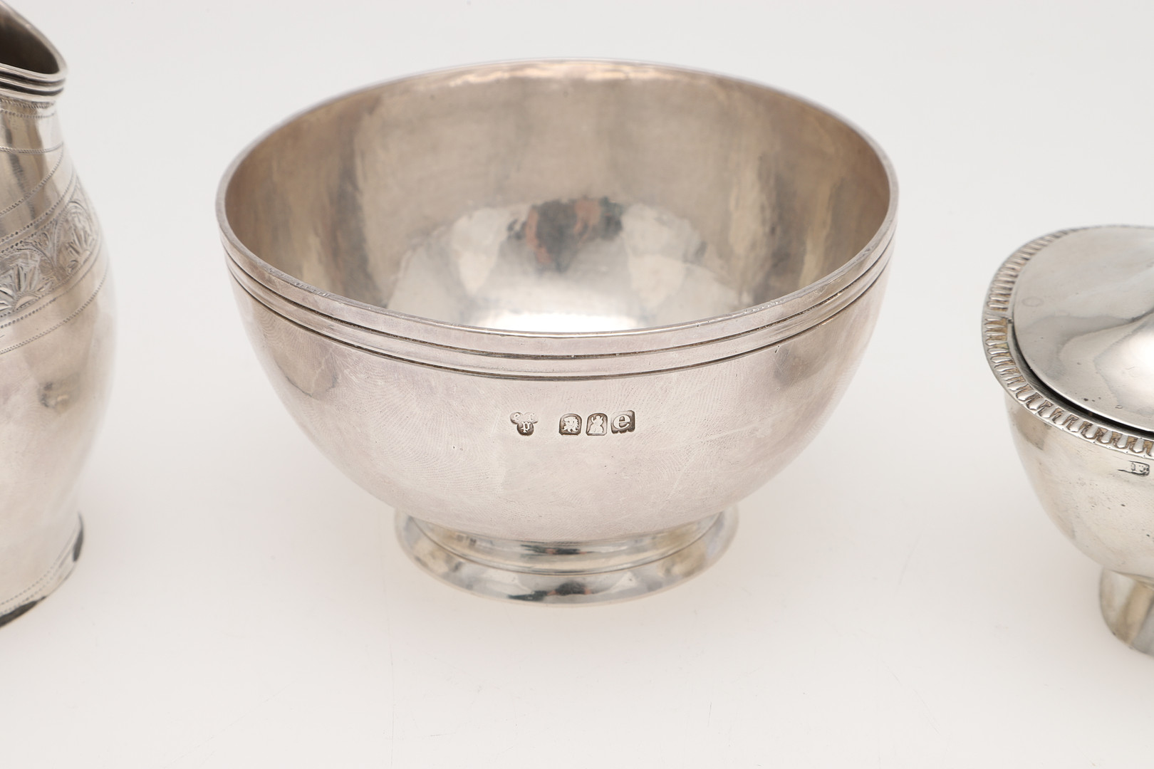 A LATE VICTORIAN BRITANNIA-STANDARD SILVER SUGAR BOWL. - Image 4 of 10