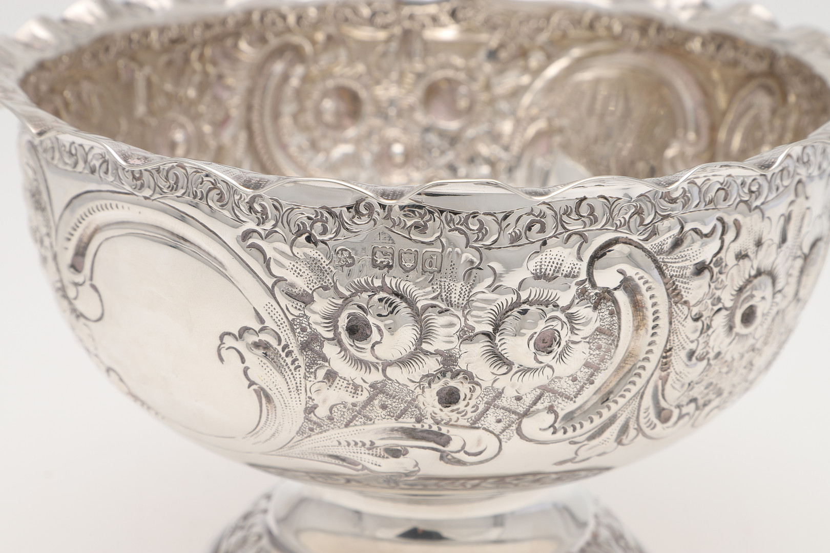 A LATE VICTORIAN EMBOSSED SILVER ROSE BOWL. - Image 3 of 5