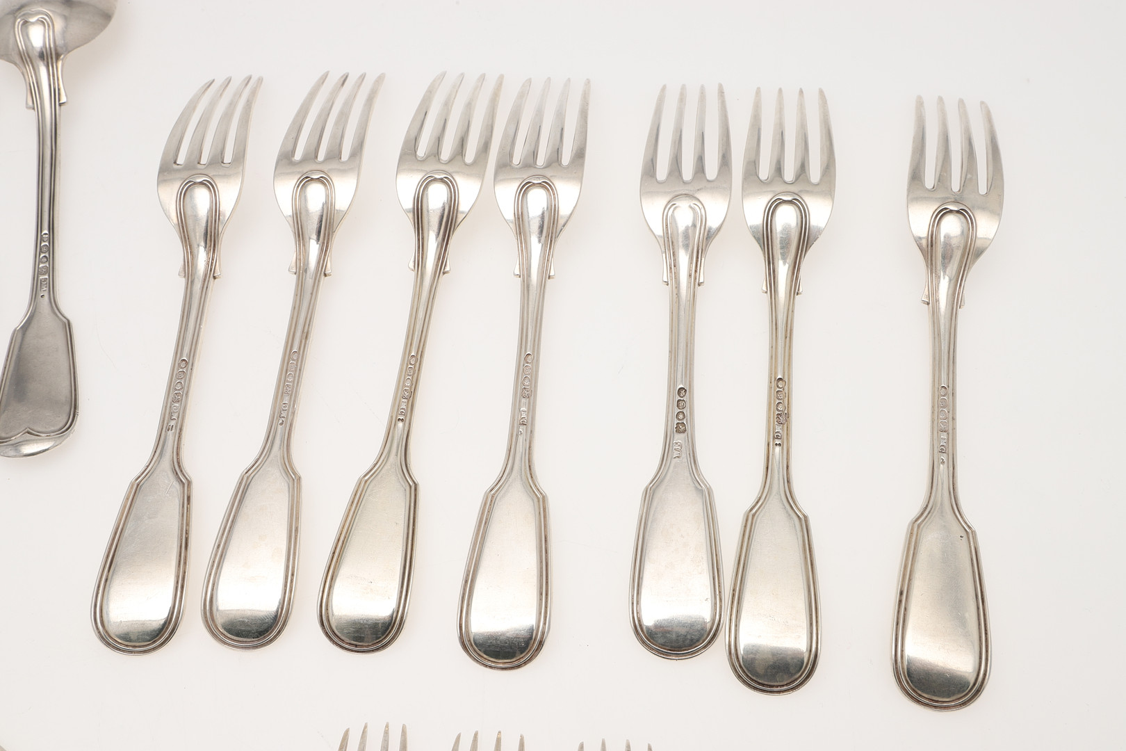 A MATCHED PART-CANTEEN OF FIDDLE & THREAD PATTERN SILVER FLATWARE. - Image 9 of 12