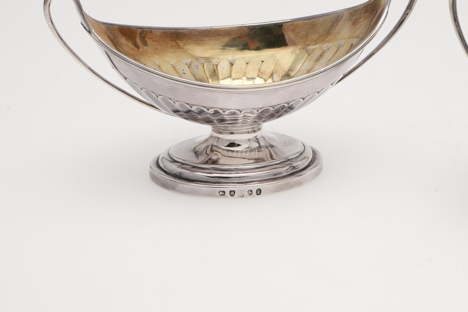 A PAIR OF GEORGE III SILVER PEDESTAL SALTS. - Image 3 of 7