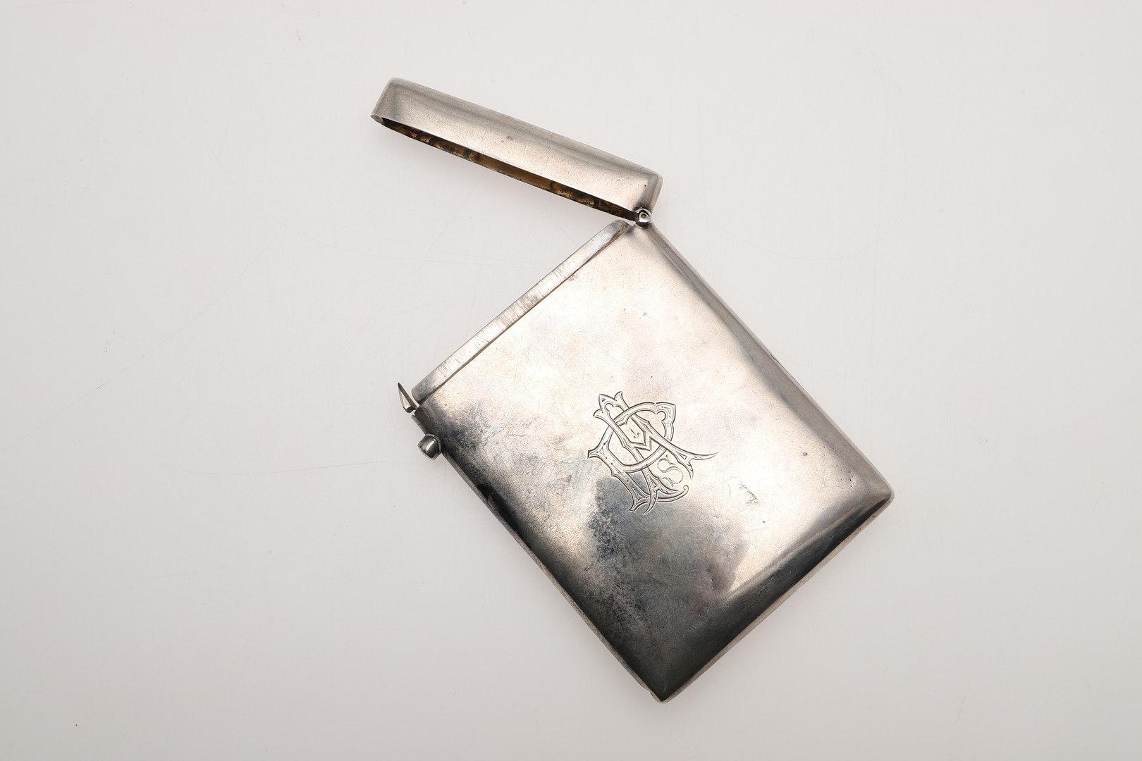 A LATE VICTORIAN SILVER CARD CASE. - Image 4 of 5