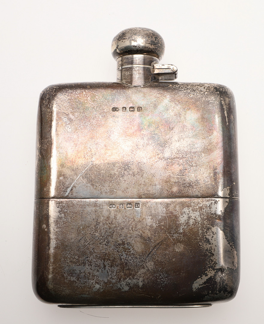 A GEORGE V SILVER SPIRIT FLASK, BY HUKIN & HEATH. - Image 2 of 2