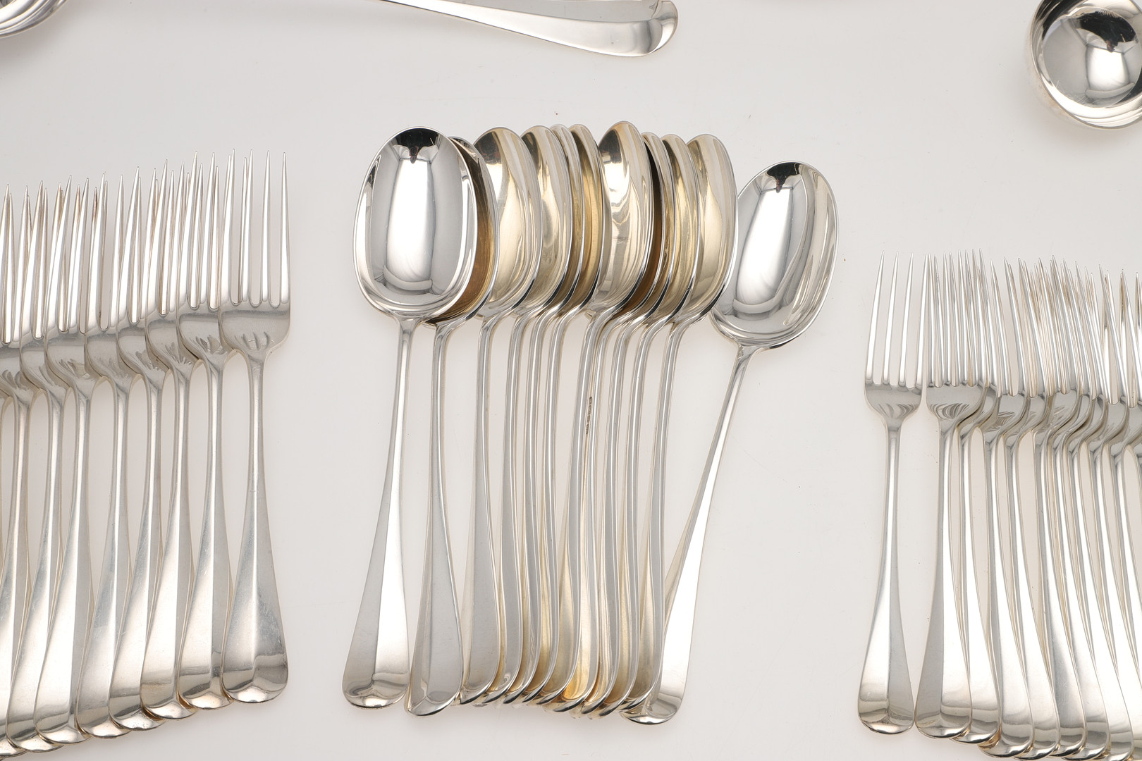 A CASED GEORGE V PART-CANTEEN OF SILVER FLATWARE & CUTLERY. - Image 3 of 24