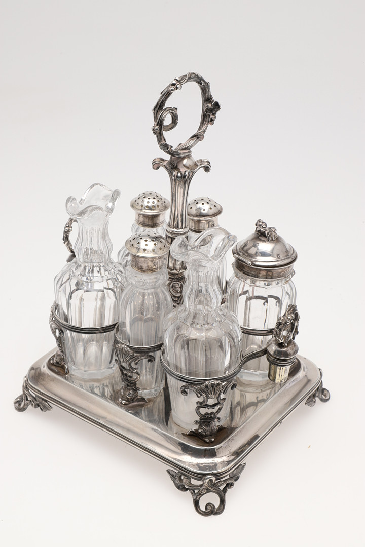 A 19TH CENTURY FRENCH SILVER CRUET FRAME. - Image 3 of 5