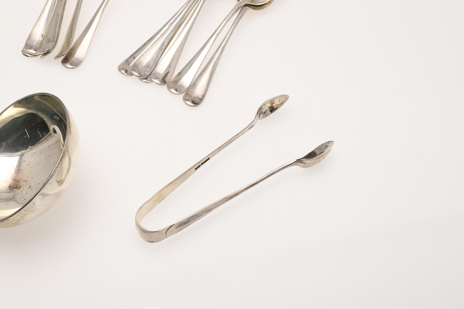 AN EARLY 20TH CENTURY PART-CANTEEN OF HANOVERIAN PATTERN SILVER FLATWARE. - Image 8 of 16