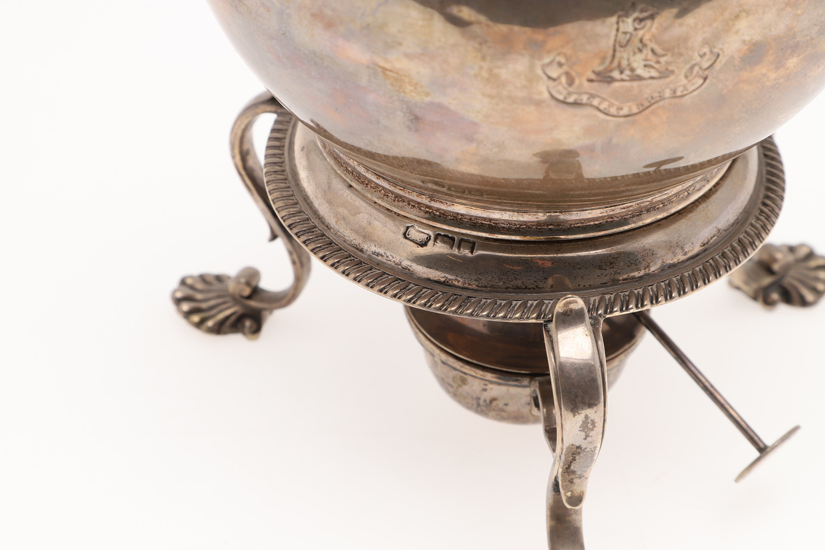 AN EDWARDIAN SILVER KETTLE ON STAND. - Image 3 of 8