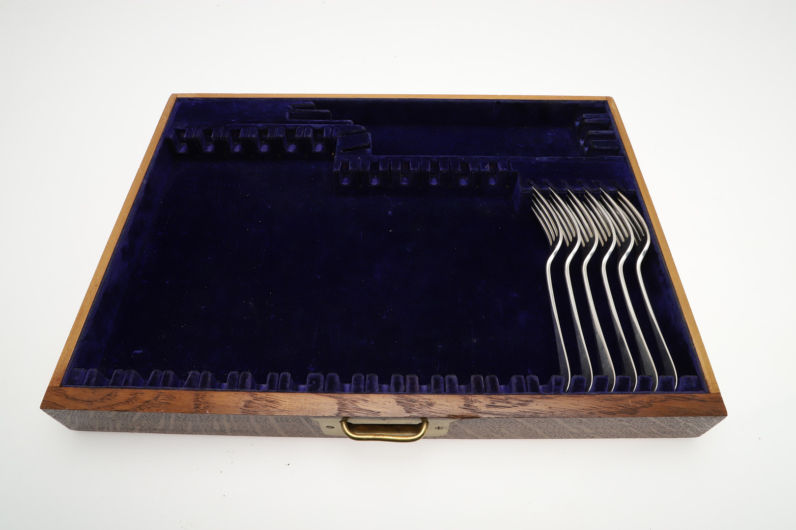 A CASED GEORGE V PART-CANTEEN OF SILVER FLATWARE & CUTLERY. - Image 20 of 24