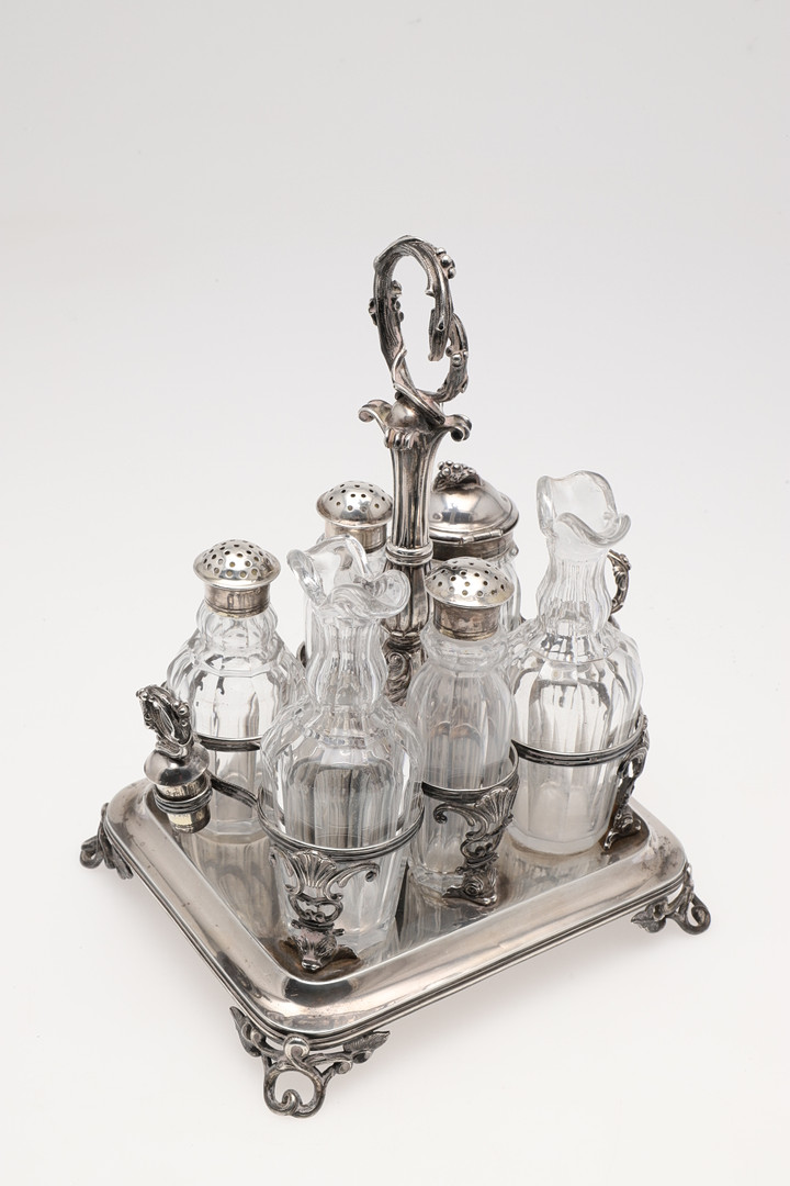 A 19TH CENTURY FRENCH SILVER CRUET FRAME. - Image 4 of 5