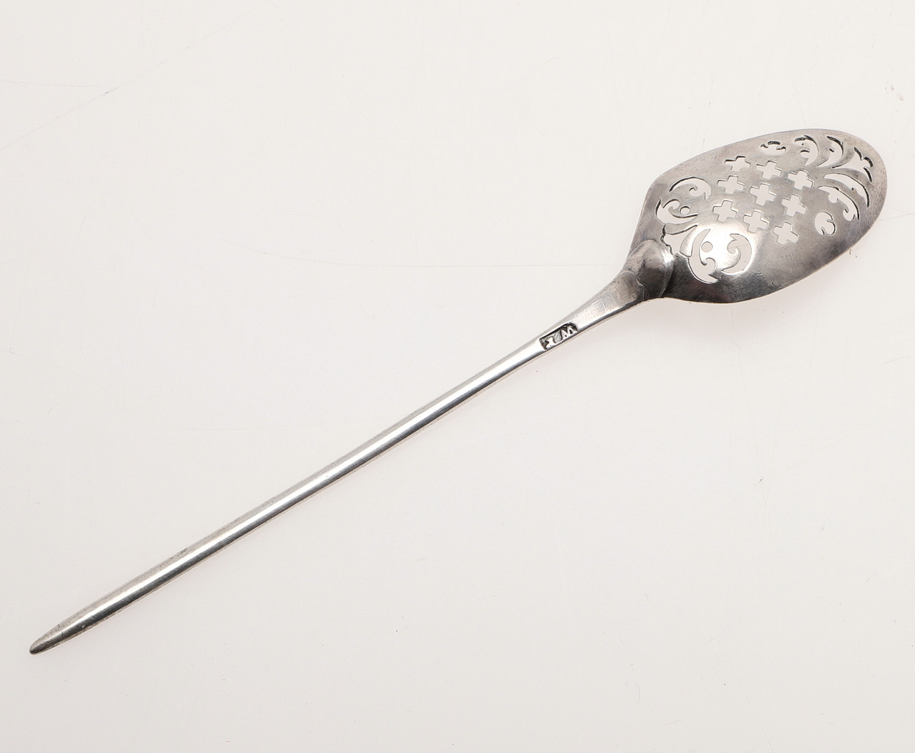 A GEORGE III SILVER MOTE SPOON. - Image 3 of 4