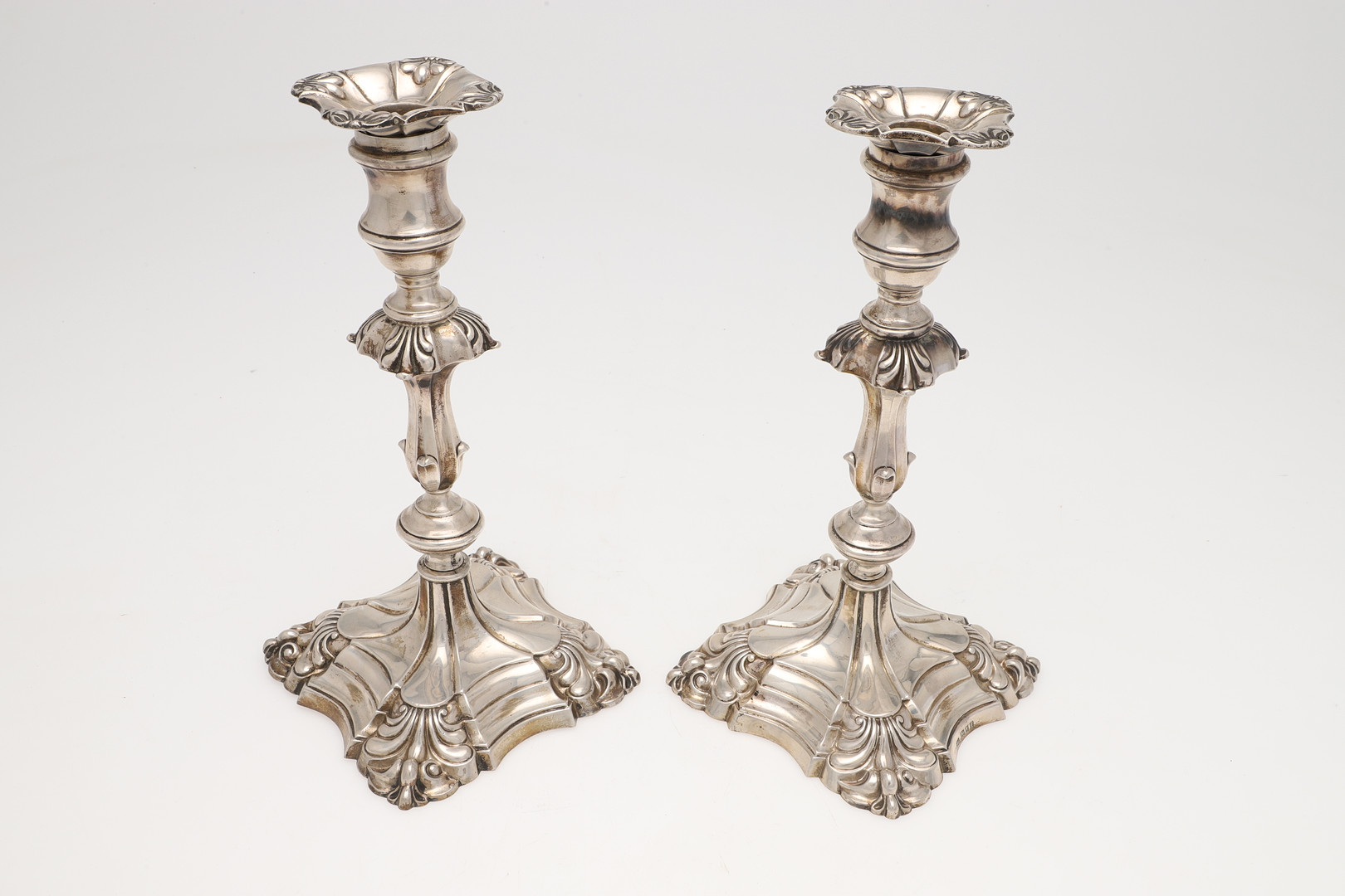 A PAIR OF GEORGE V SILVER CANDLESTICKS, BY GARRARD & CO. LTD. - Image 4 of 7