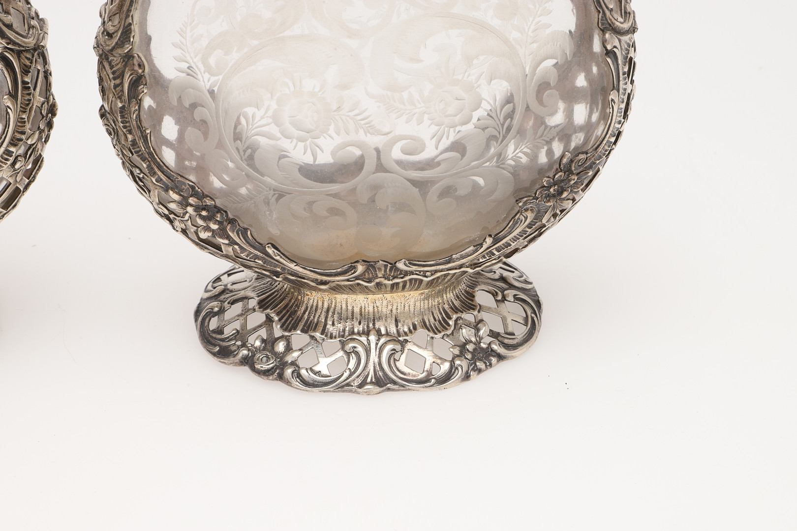 A PAIR OF LATE 19TH/ EARLY 20TH CENTURY GERMAN SILVER MOUNTED DECANTERS. - Image 7 of 13